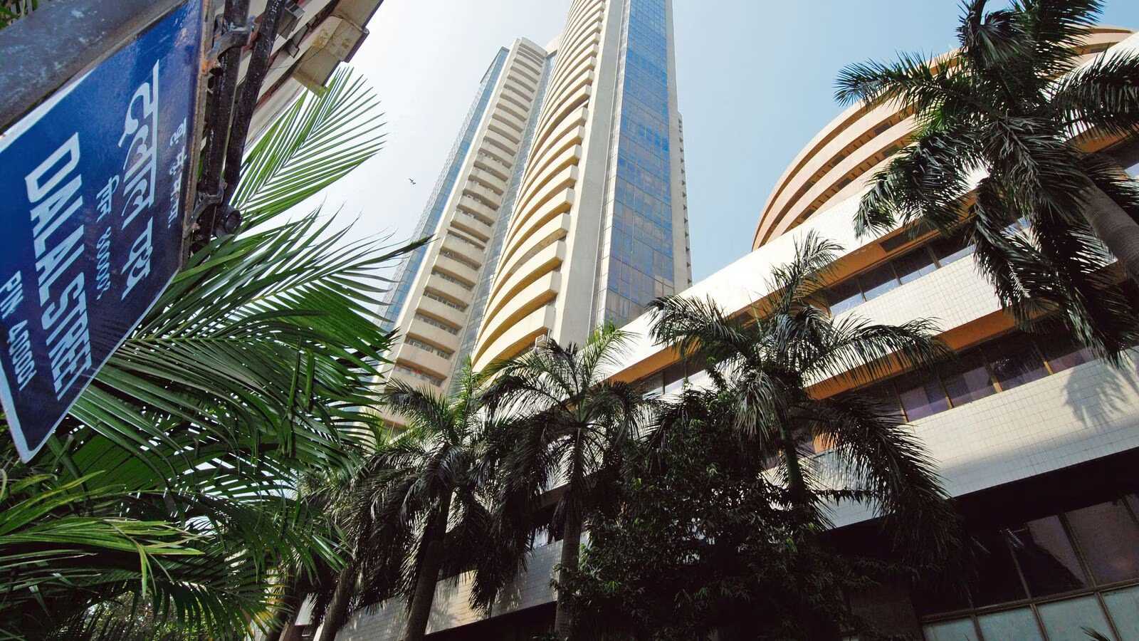 लगातार दूसरे दिन हरे निशान में खुले शेयर बाजार, सेंसेक्स 482 अंक ऊपर